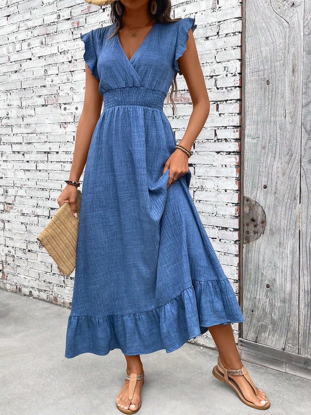 Vestido largo bohemio azul para mujer con cintura fruncida, estilo fluido, perfecto para verano casual o elegante.