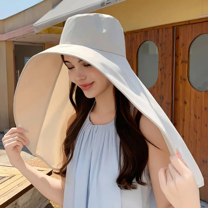 Sombrero de sol elegante para mujer con visera amplia, protección UV. Ideal para verano y moda playa.
