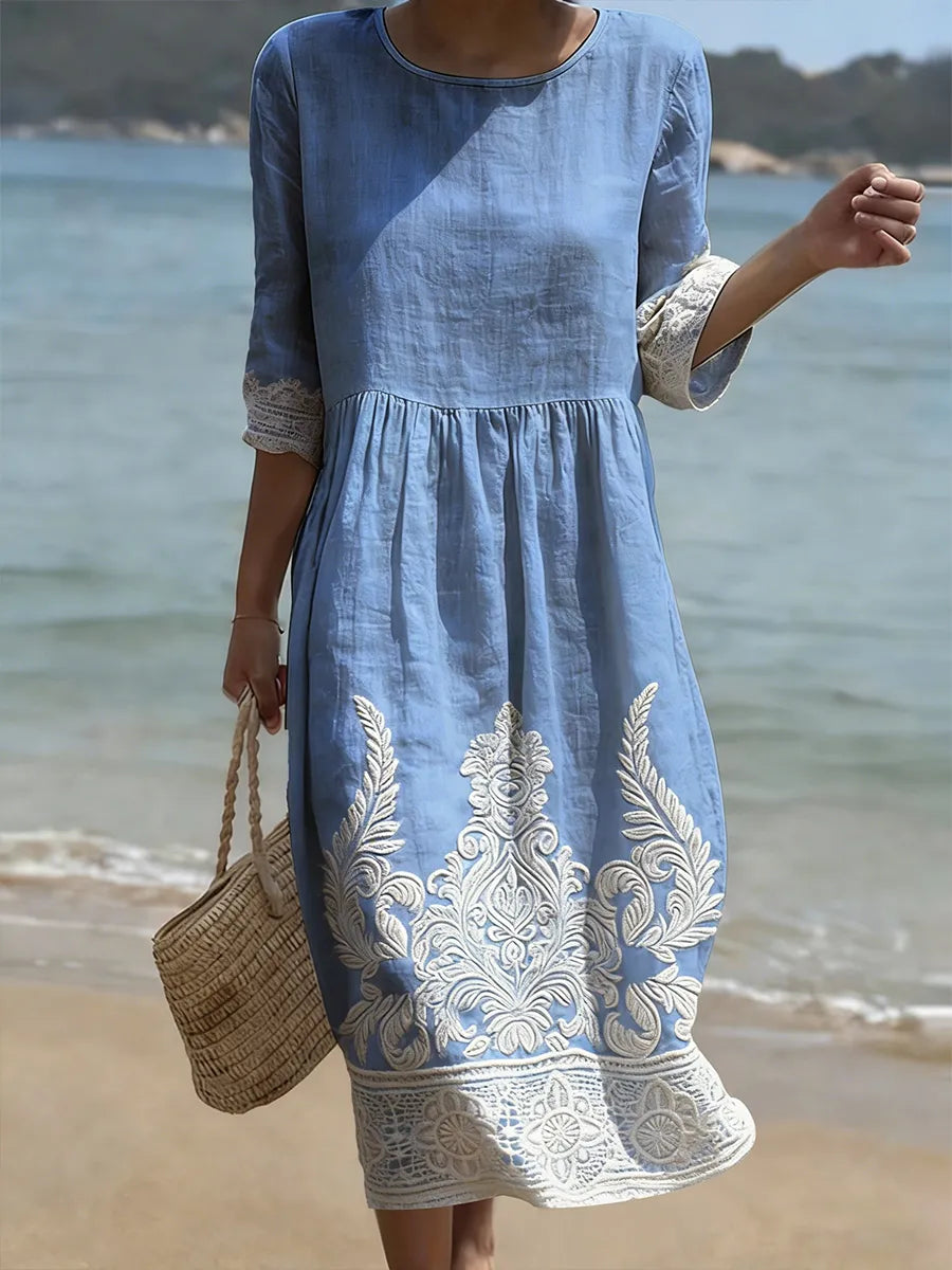 Vestido de mujer midi azul con finos bordados, mangas 3/4, perfecto para verano, look casual o elegante bohemio.