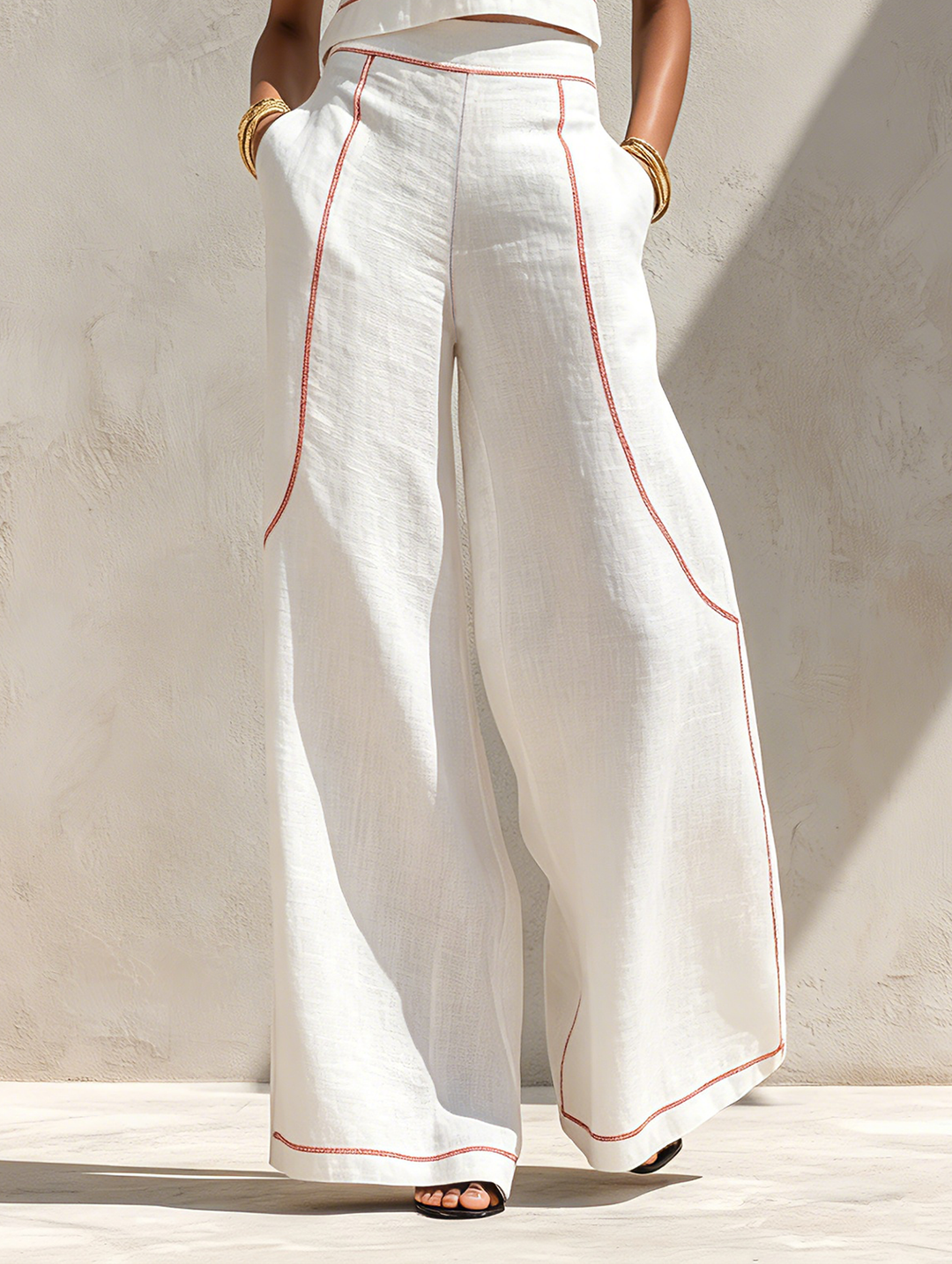 Conjunto mujer elegante dos piezas: top sin mangas y pantalón ancho fluido. Ropa cómoda de verano.