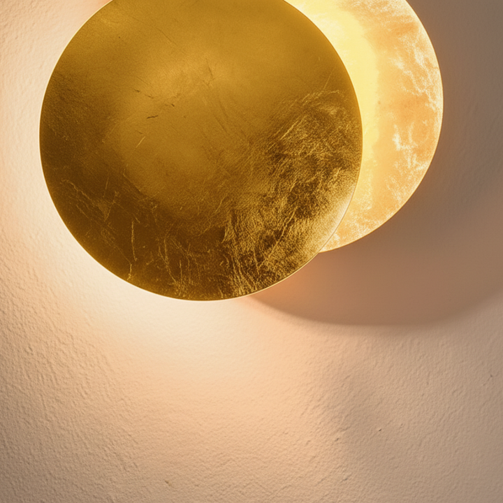 Aplique LED para pared, diseño minimalista con rotación 360°, iluminación interior superior.