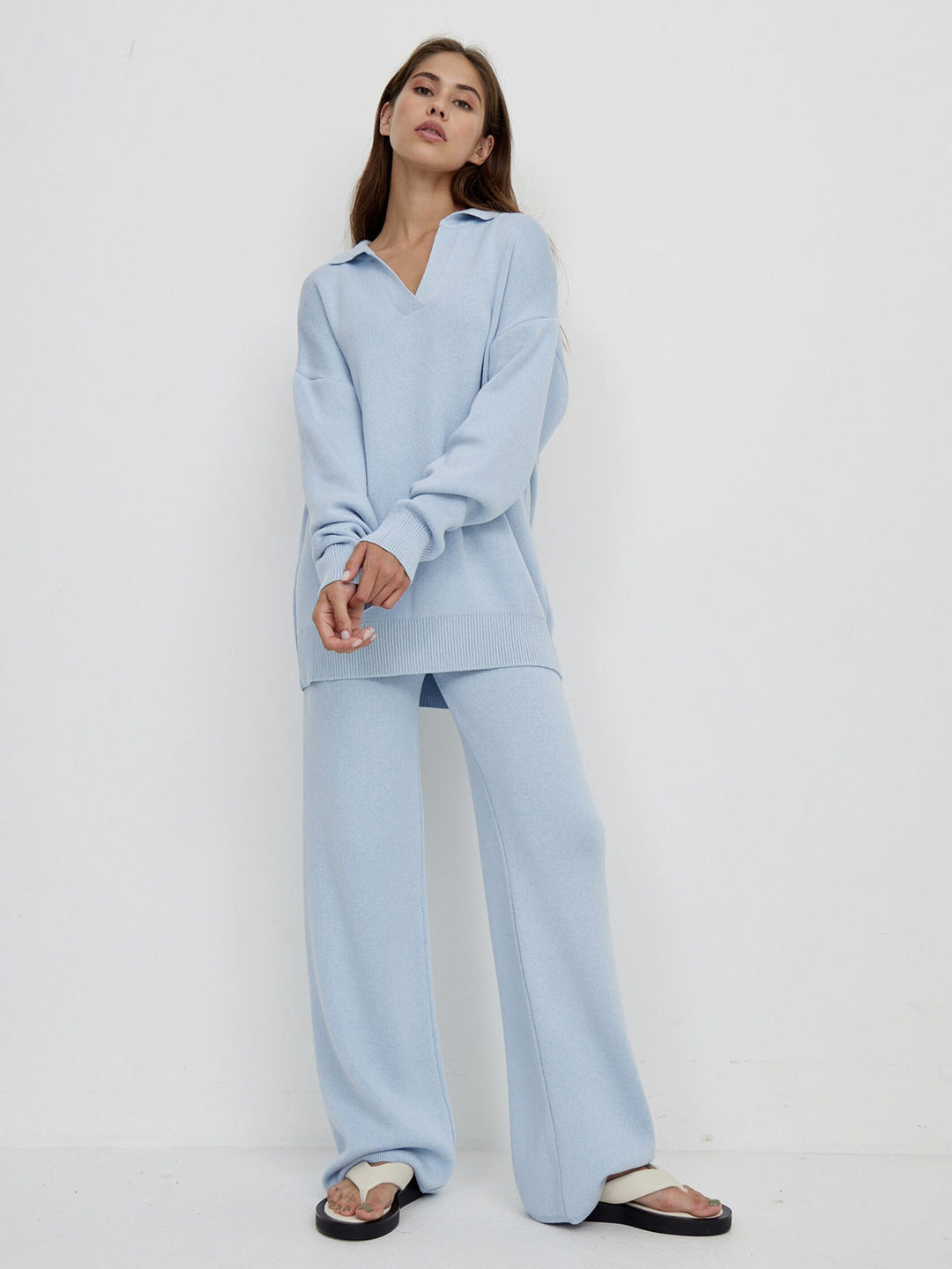 Jersey de punto y pantalón a juego para mujer. Conjunto dos piezas versátil, perfecto para un look casual elegante.