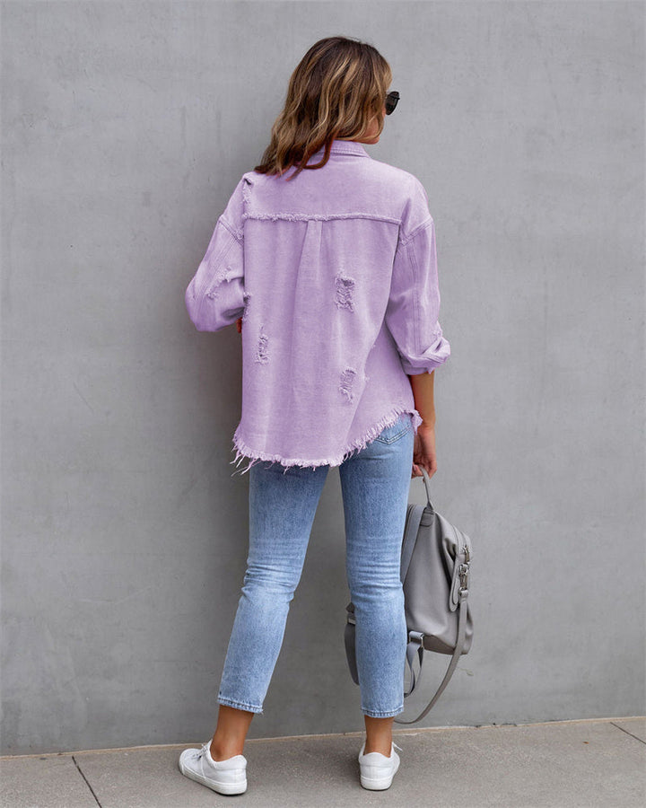 Chaqueta vaquera azul claro de mujer, estilo denim casual perfecto para primavera.