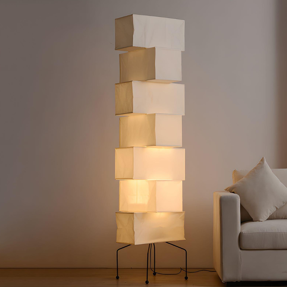 Iluminación decorativa: Lámpara de pie japonesa. Perfecta para ambientes relajantes y zen.