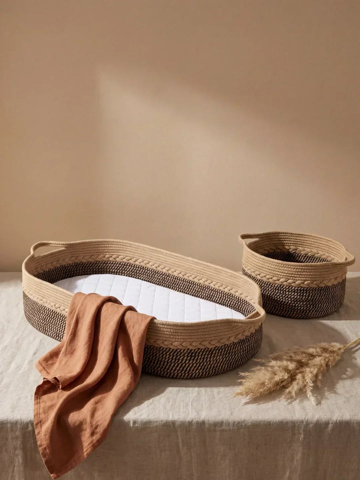 Cesta cambiador ovalada de algodón tejido, gris perle/ecru, perfecta para organizar el cuarto del bebé.