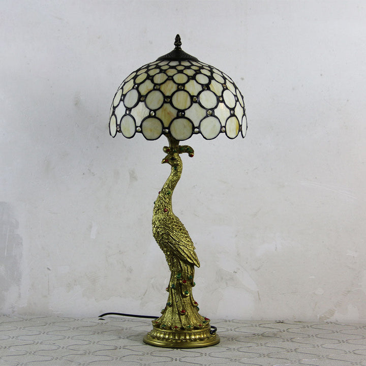 Lámpara de mesa Tiffany con cúpula de vidrio teñido multicolor, un clásico para la decoración del hogar.