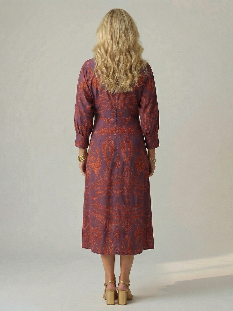 Moda femenina: Vestido midi con corte cruzado, una pieza elegante y de cintura ajustada.