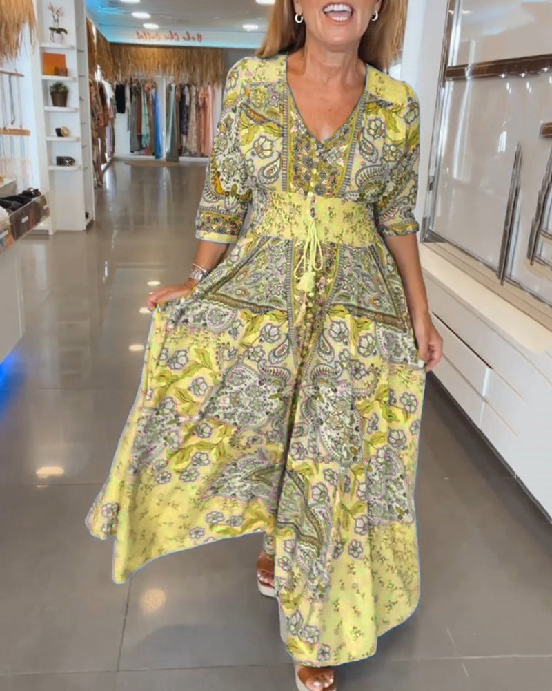 Vestido maxi con estampado floral bohemio, cintura ajustable, perfecto para un día soleado.
