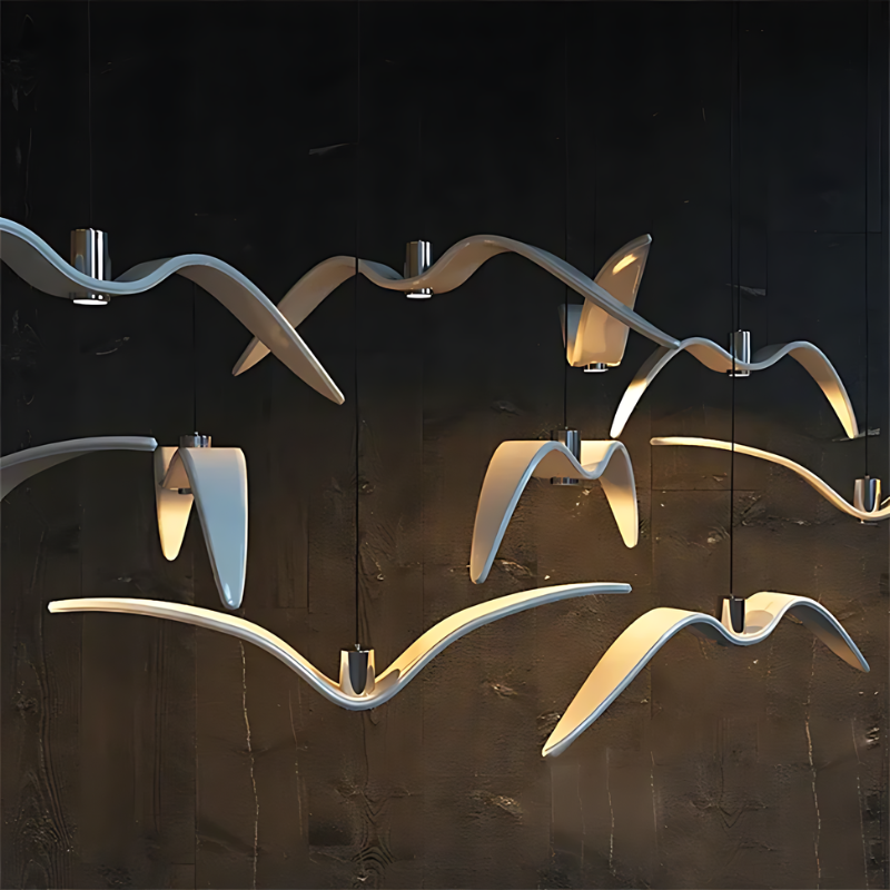 Elegante lámpara colgante LED Skyra con diseño de alas, ideal para decoración moderna de hogar.