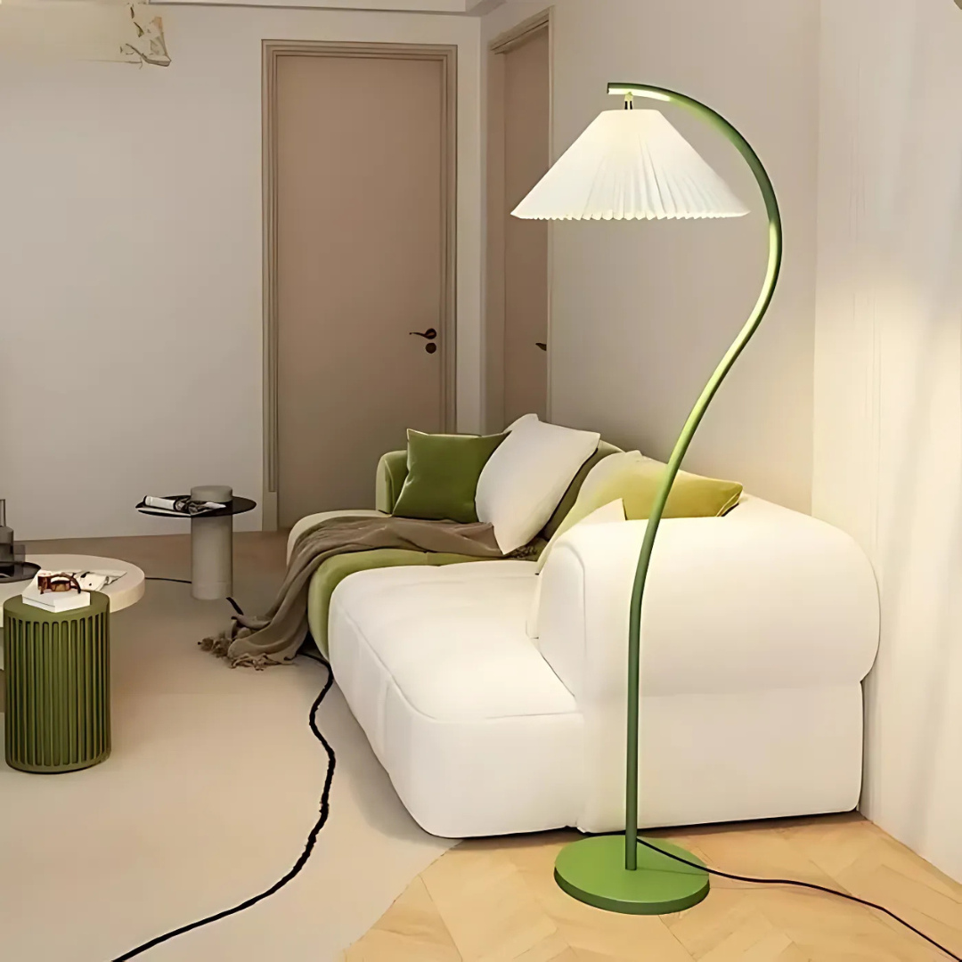 Lámpara de pie con iluminación LED de diseño moderno. Ideal para decorar y aportar luz ambiental a cualquier espacio.
