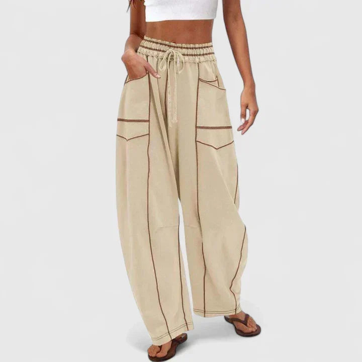 Pantalón baggy de mujer, tejido suave para comodidad casual. Estilo urbano con pierna ancha y ajuste relajado.