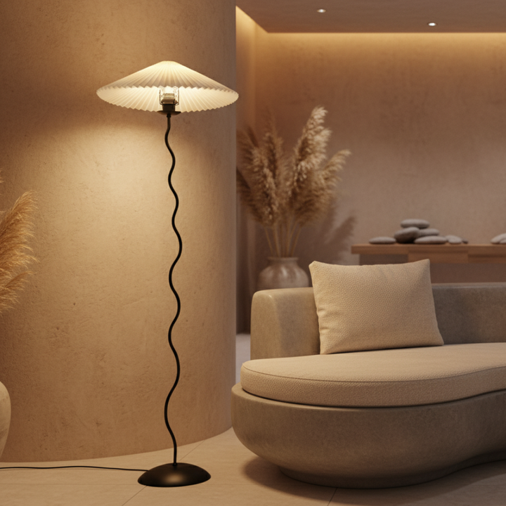 Lámpara de pie Élan Silhouette con diseño único. Luz LED cálida para ambiente acogedor.
