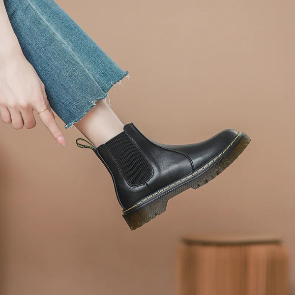 Botas Chelsea negras para mujer, ideales para invierno y uso diario. Estilo elegante y casual.