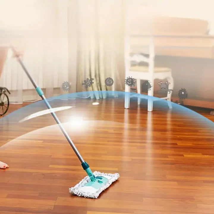 Mueble de madera brillante y restaurado con pulidor de cera de abeja natural. Limpieza no tóxica.