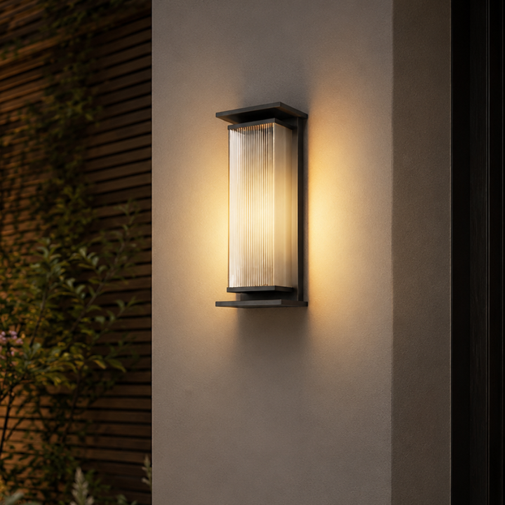 Aplique LED moderno e impermeable para pared exterior de jardín.
