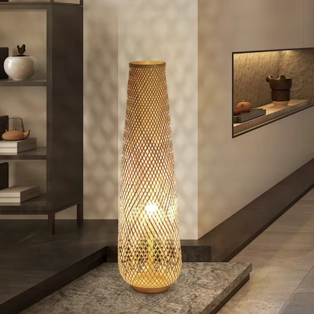 Lámpara de suelo japonesa de bambú, luz suave para sala de estar o dormitorio, estilo oriental y decoración del hogar.