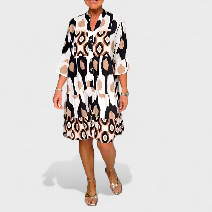 Vestido boho de mujer con estampado floral y escote en V, ideal para verano y playa. Estilo fluido y cómodo.