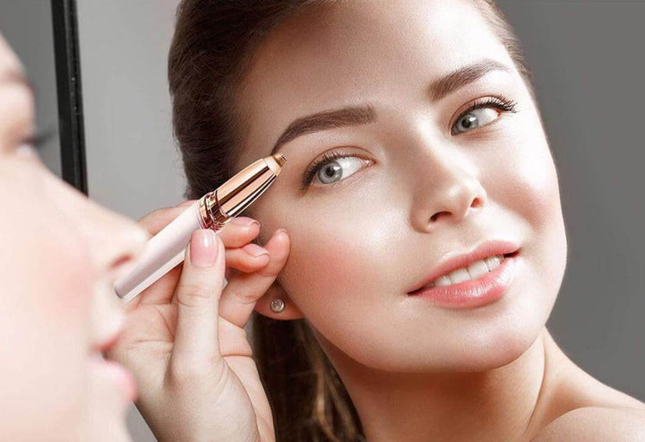 Recortador eléctrico de cejas con luz LED para depilación facial precisa, portátil y fácil de usar.