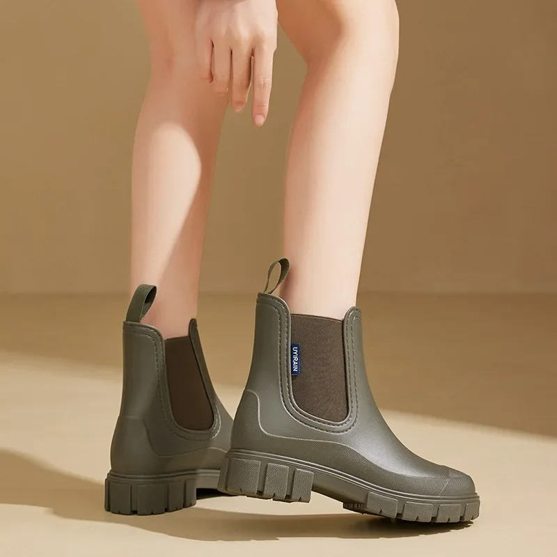 Botas Chelsea CARLA impermeables para mujer, perfectas para invierno y días de lluvia.