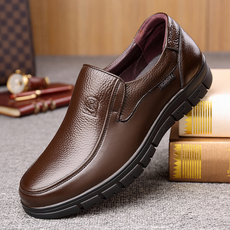 Zapatos de hombre elegantes y sin cordones. Mocasines casuales, perfectos para la oficina o un paseo con estilo.