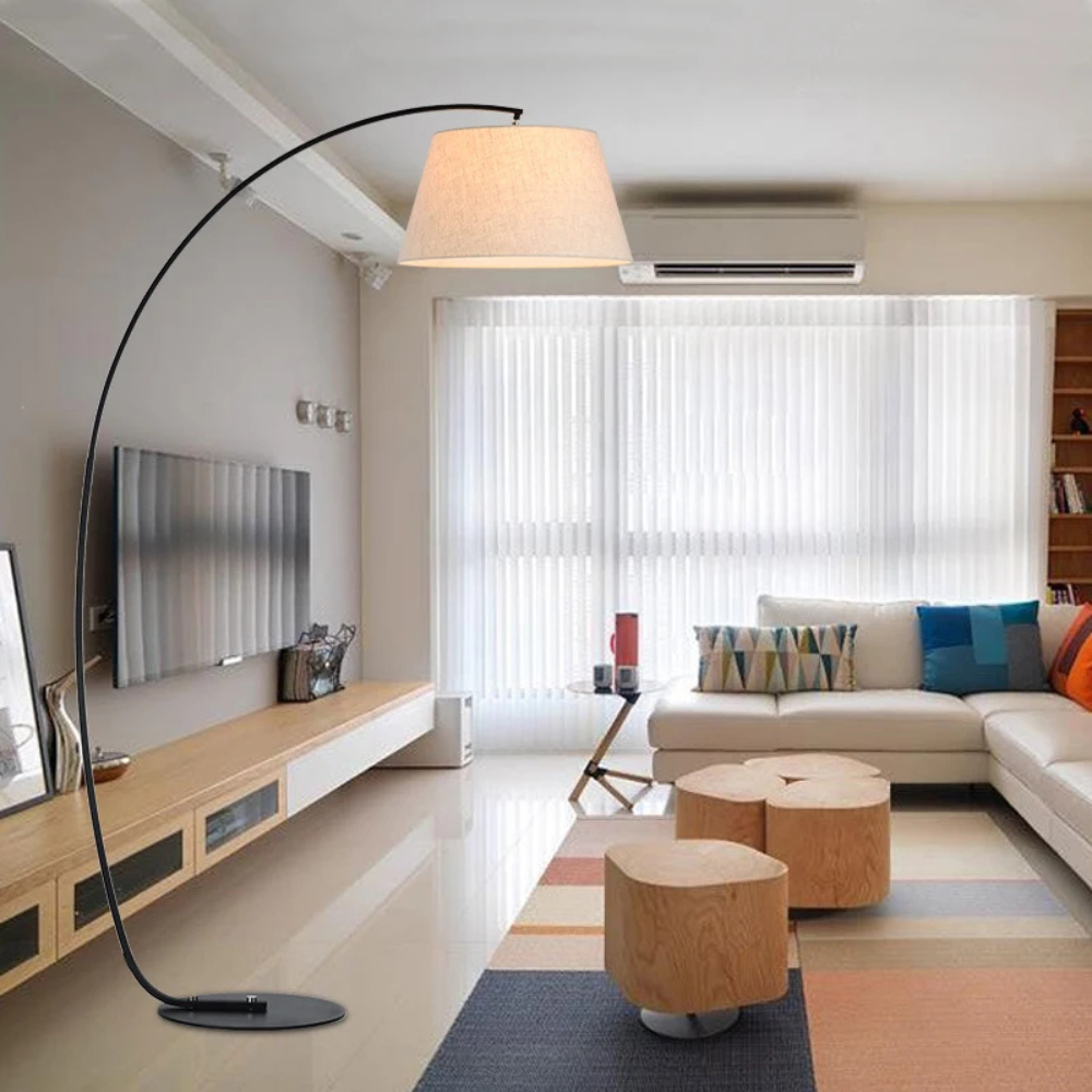 Lámpara de pie con arco de diseño contemporáneo, mejora la luz de tu dormitorio con estilo.