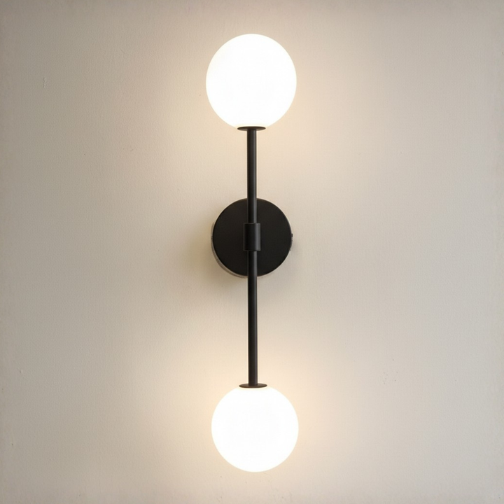 Aplique de pared LED dorado, luz cálida para dormitorio, estilo minimalista moderno y elegante.