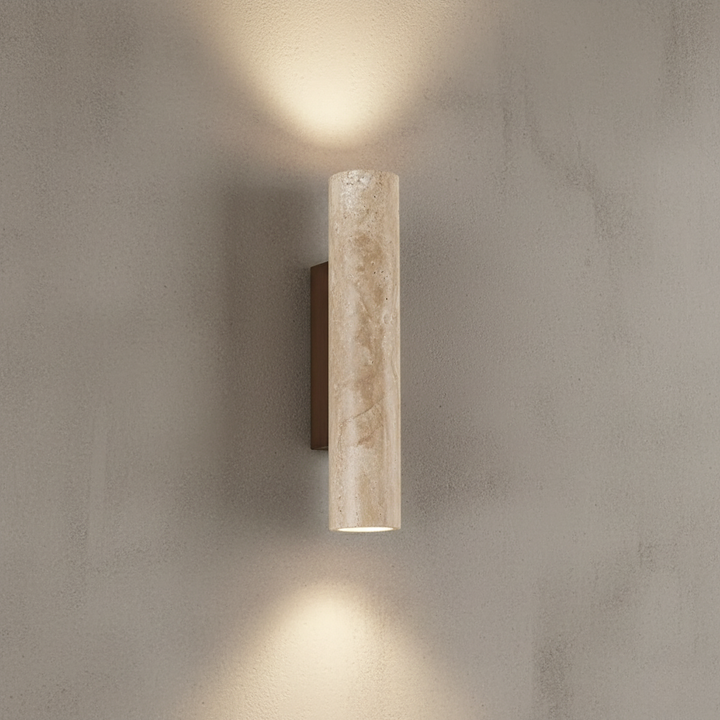 Sconce de pared de piedra travertino, estilo contemporáneo, ofrece iluminación arquitectónica arriba y abajo.