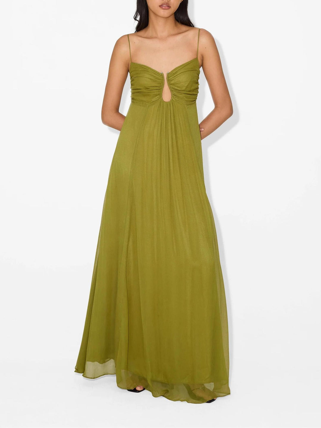 Vestido largo de mujer elegante con tirantes finos y diseño cut-out. Perfecto para fiesta, boda o invitada de verano.