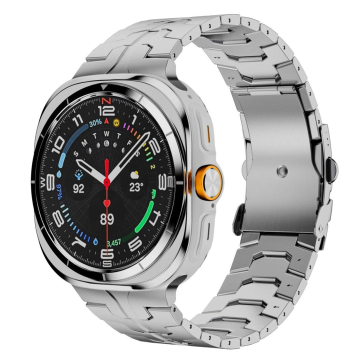 Diseño moderno: correa de titanio 47mm para smartwatch con cierre seguro, estilo contemporáneo.