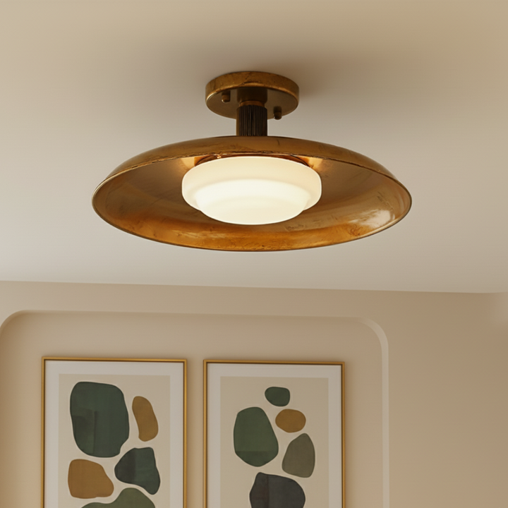 Lámpara de techo Cymbale LED moderna para sala, diseño retro en oro antiguo. Iluminación elegante.