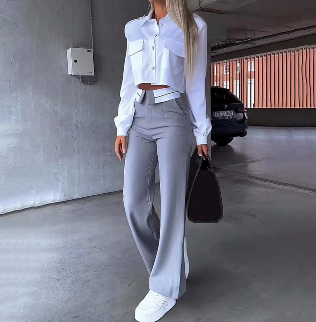 Blazer corto chic y pantalón elegante para mujer. Este conjunto versátil de moda femenina es perfecto para primavera y otoño.