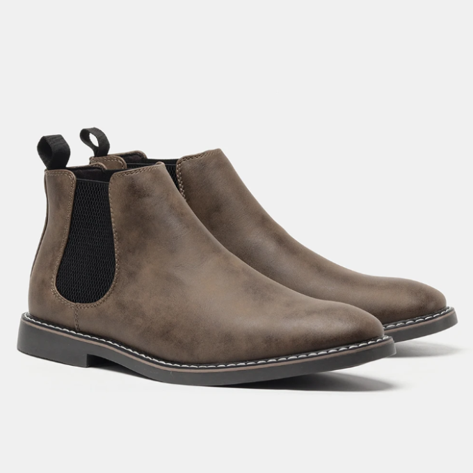 Calzado elegante: botines Chelsea para hombre, un básico cómodo para la moda masculina actual.