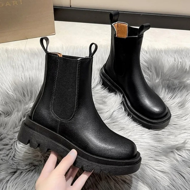 Botas Chelsea Nerea para mujer, estilo robusto urbano. Calzado de moda con suela gruesa, ideal otoño-invierno.