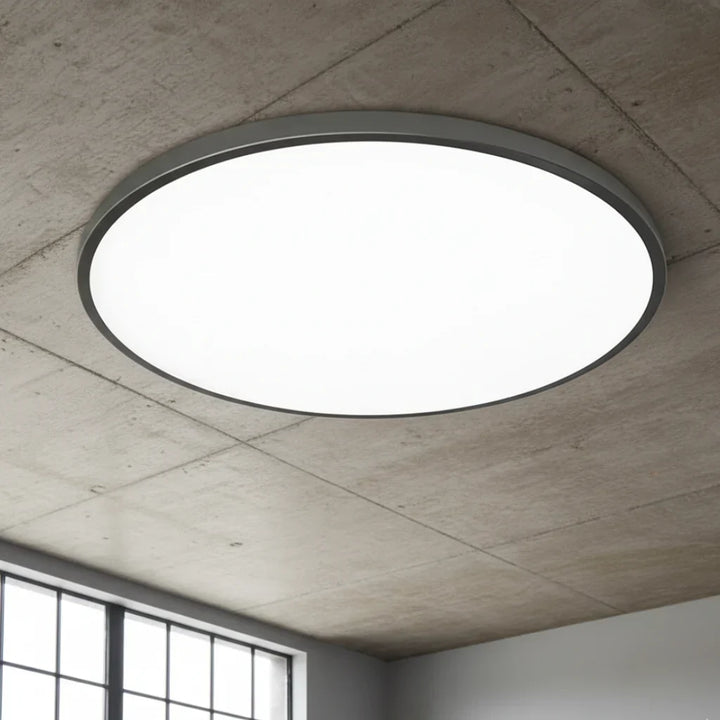 Moderna iluminación LED de techo, estilo minimalista para un hogar contemporáneo y eficiente.