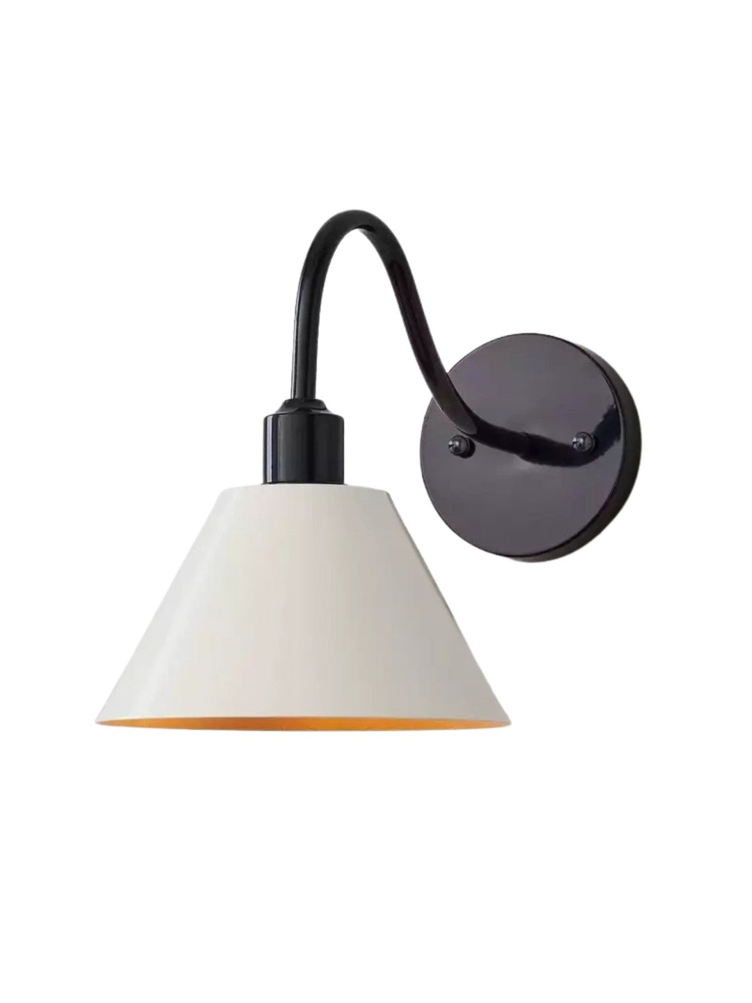 Aplique de pared minimalista, luz focal cónica en acabado latón.