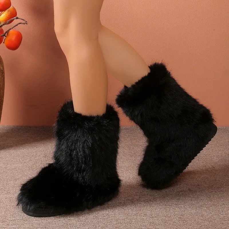 Botas de invierno cálidas para mujer, suela antideslizante. Calzado ideal para confort y protección contra el frío invernal.
