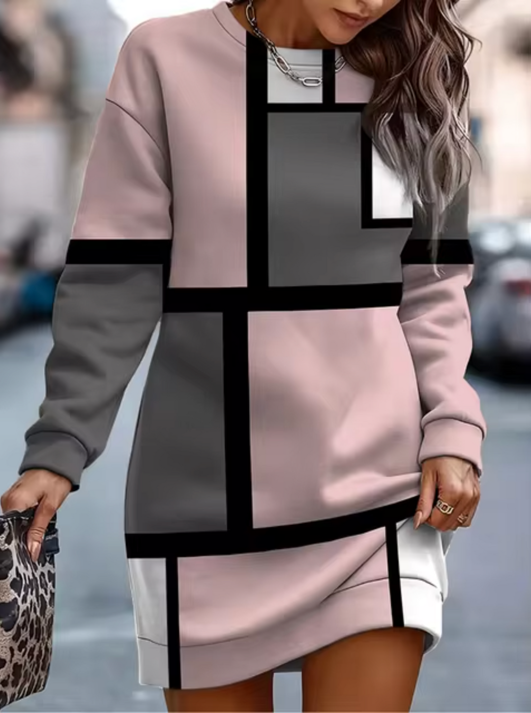Vestido sudadera mujer gris, cómodo y casual. Ideal para estilo urbano de otoño/invierno.