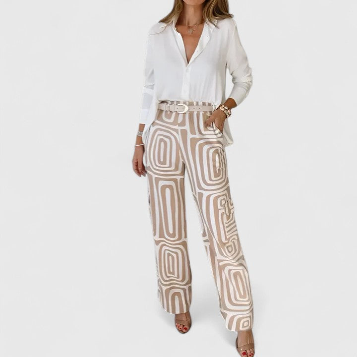 Conjunto mujer dos piezas con estampado geométrico moderno y cinturón. Ropa femenina cómoda y estilosa.