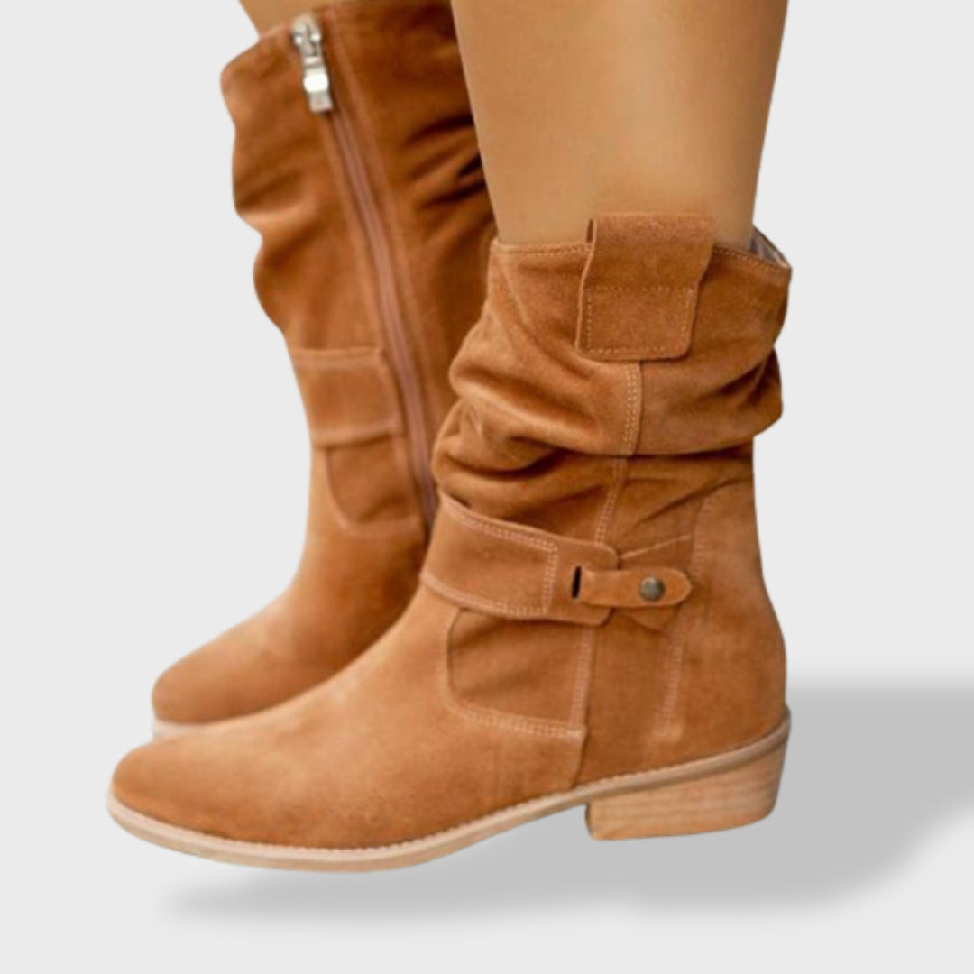 Botines de ante beige para mujer, cómodos y elegantes, con cremallera. Calzado femenino versátil para otoño.