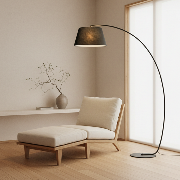 Lámpara de pie arco moderna, ilumina tu sala de estar con estilo y luz ambiental elegante.