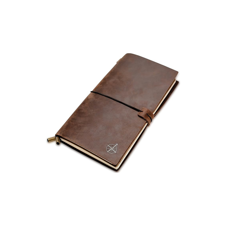 Cuaderno de cuero artesanal recargable, ideal para viajes y escritura. Tapa elegante y duradera.