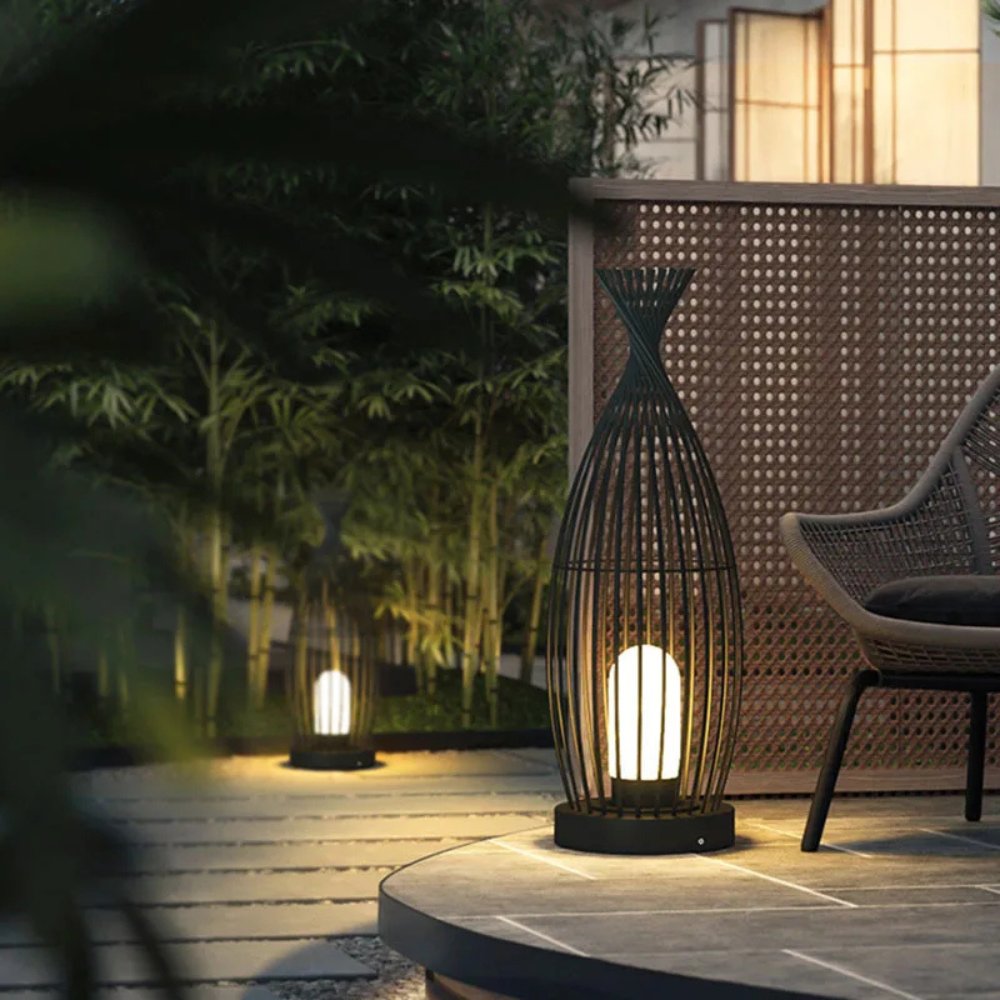 Iluminación ambiental LED resistente al agua para terraza y jardín moderno.