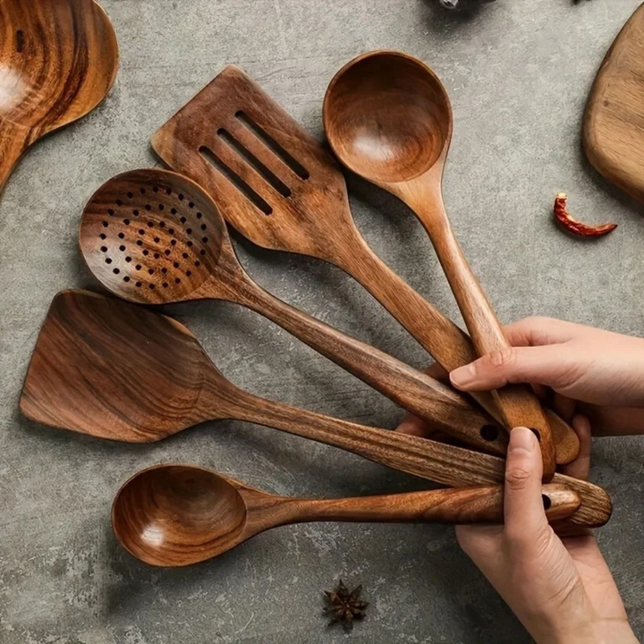 Set de 5 utensilios de madera de nogal, perfectos para cocinar de forma saludable y ecológica. [[lstfy-media:3]]