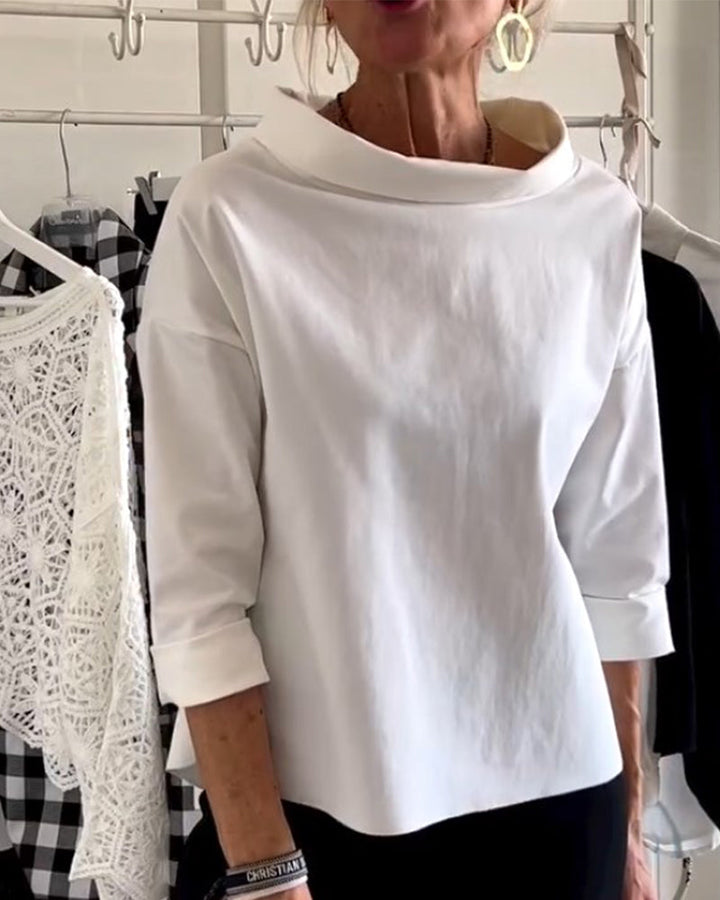 Camisa femenina suave y elegante con cuello alto para mujer, un básico atemporal de moda.