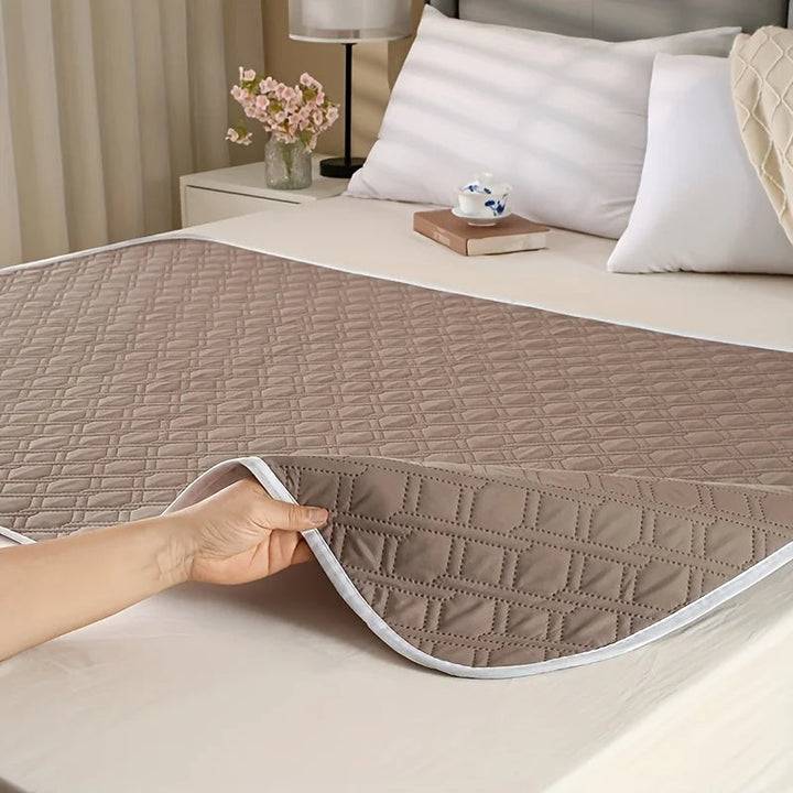 Protector de cama impermeable para postparto, niños y mascotas. Reutilizable, lavable y ofrece higiene superior.