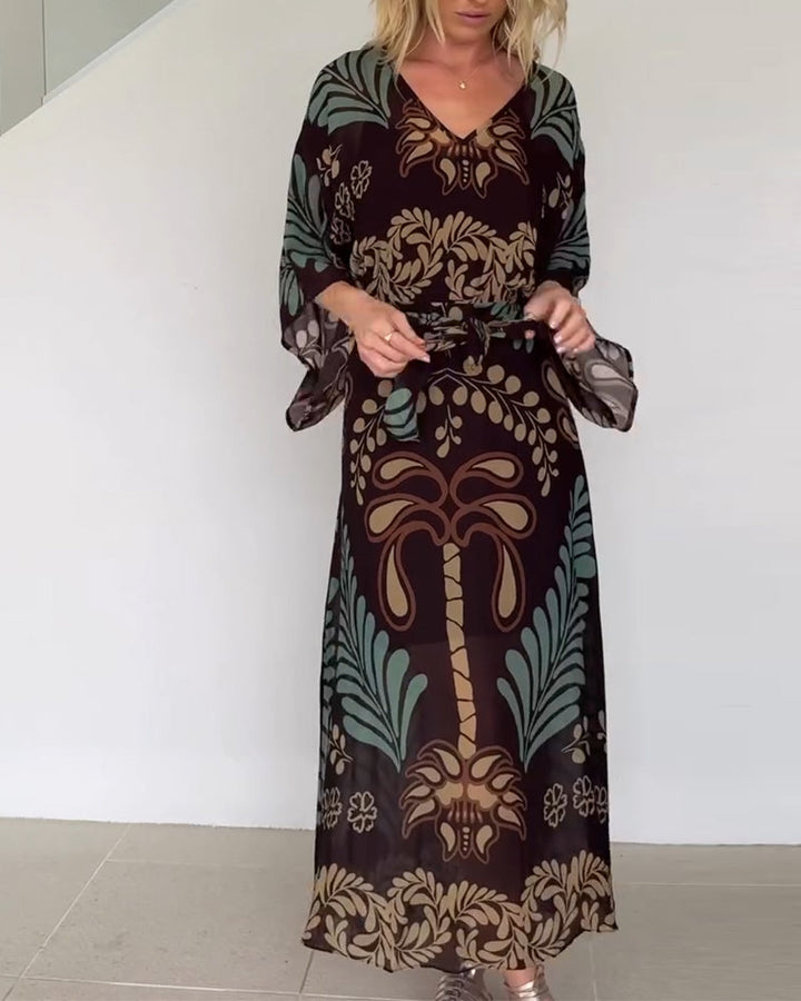 Vestido bohemio maxi de mujer con estampado de hojas fluido y elegante.