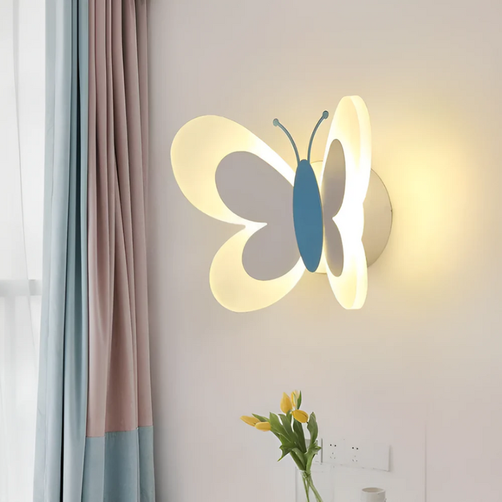 Aplique de pared LED mariposa infantil, luz nocturna decorativa de metal, perfecto para iluminación de dormitorio.
