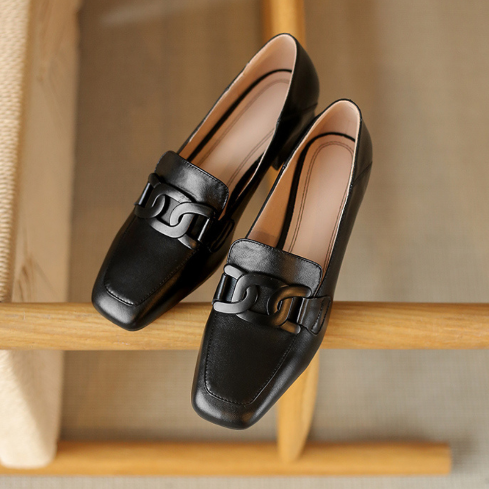Moda: zapatos marrones de mujer, estilo clásico con máxima comodidad para cada paso.