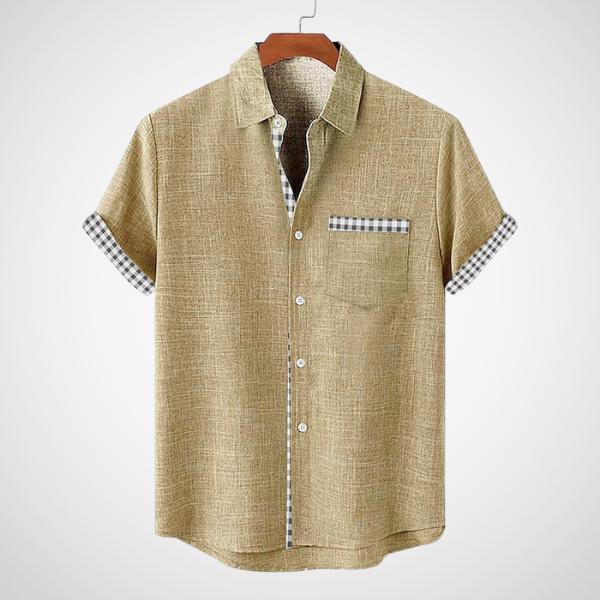 Camiseta de hombre manga corta con detalles de cuadros, ideal para un look casual y urbano en verano.