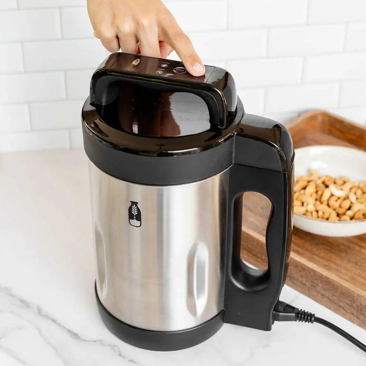 Máquina automática de bebidas vegetales para hogar. Prepara leche vegana fresca y saludable en tu cocina.